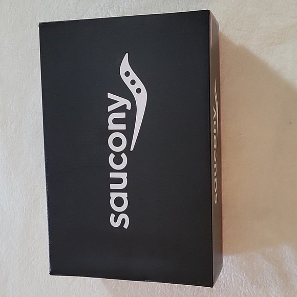 SAUCONY BRAND NEW WOMEN'S RUNNERS SIZE 6 WIDE - Picture 11 of 11